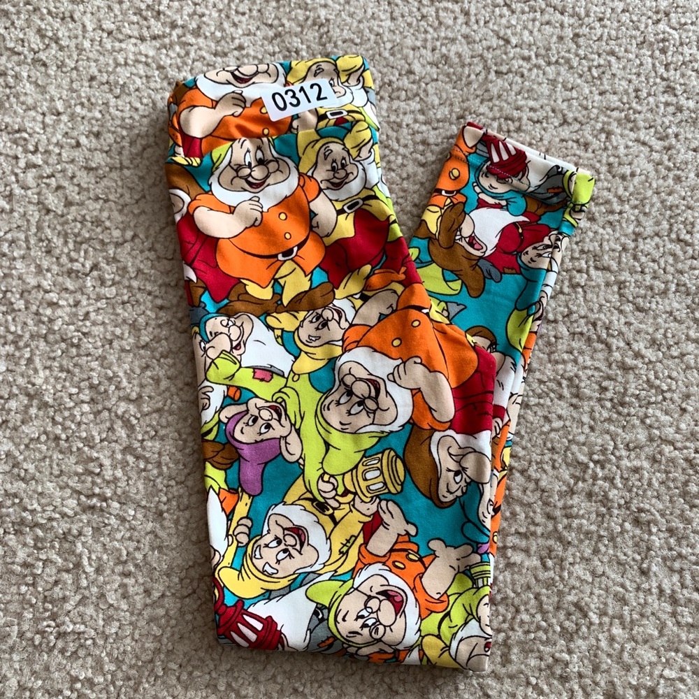 NWT - LULAROE KIDS SM LEGGINGS - DISNEY COLLECTION